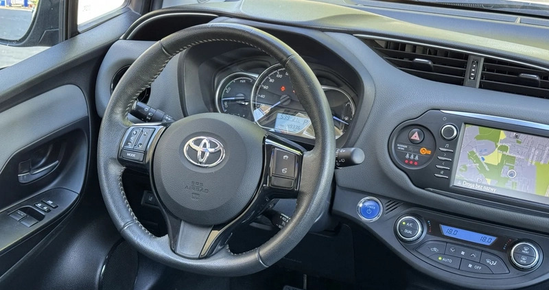 Toyota Yaris cena 58500 przebieg: 49336, rok produkcji 2019 z Suwałki małe 277